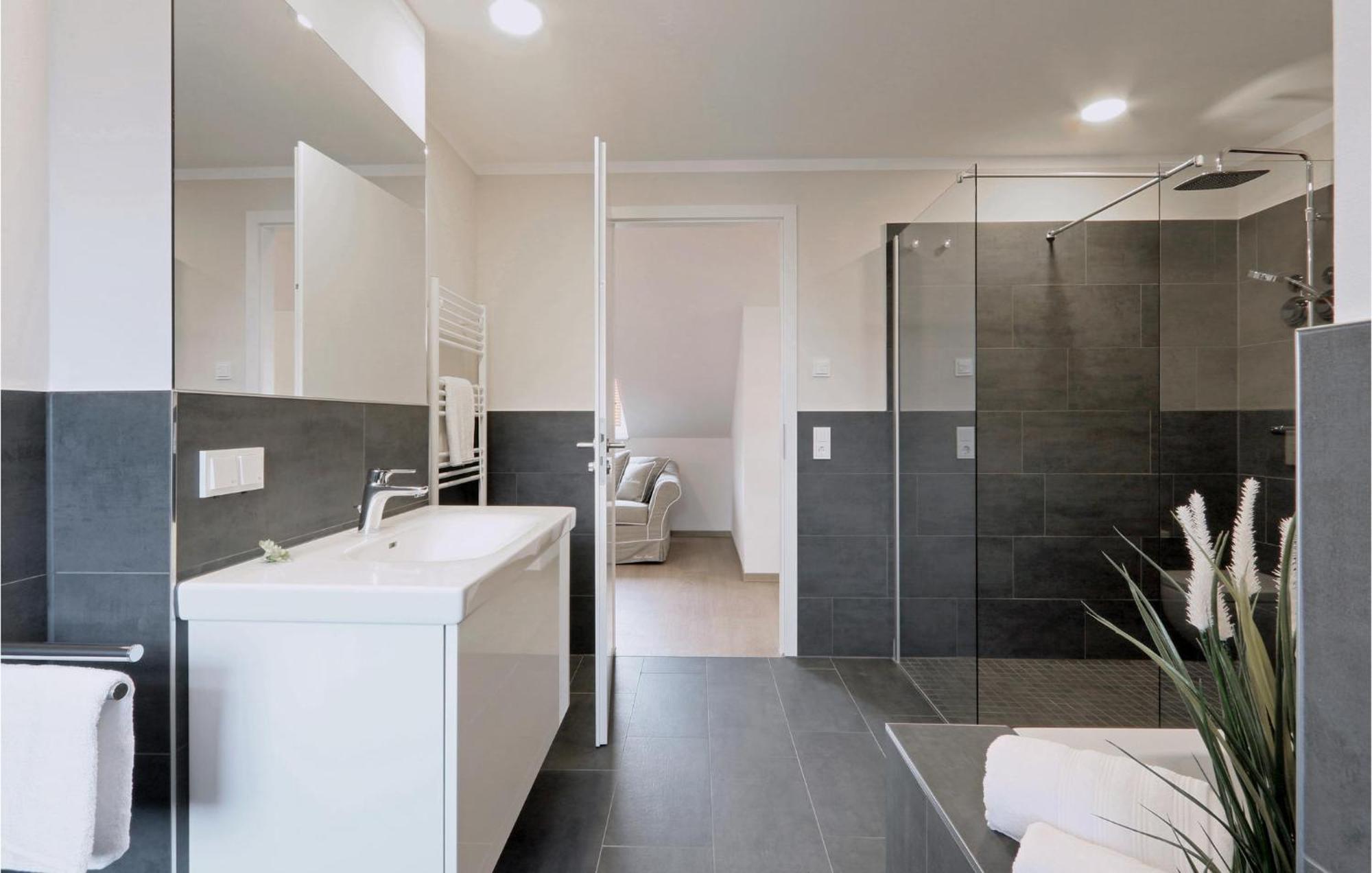 Stunning apartment in Ostseebad Boltenhagen with 1 Bedrooms, Sauna&WiFi Buitenkant foto